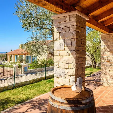 Villa Parona With Private Pool