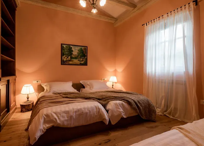 Villa Parona With Private Pool *