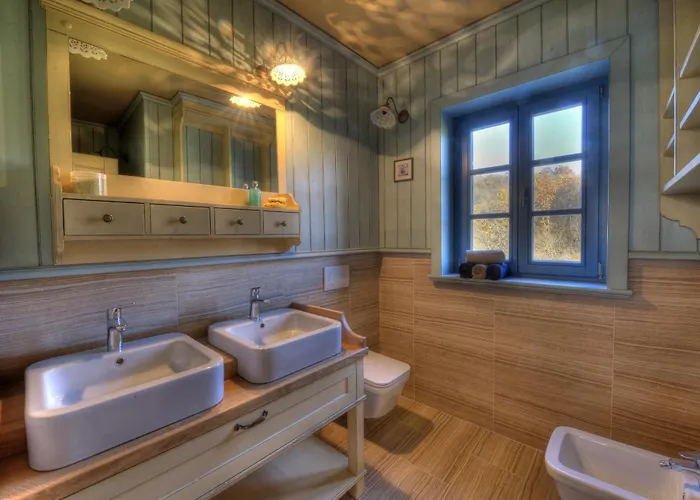 Parona With Private Pool * Vilanija