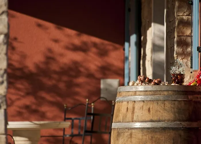 Parona With Private Pool Vilanija