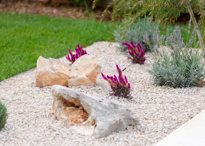 Parona With Private Pool * Vilanija