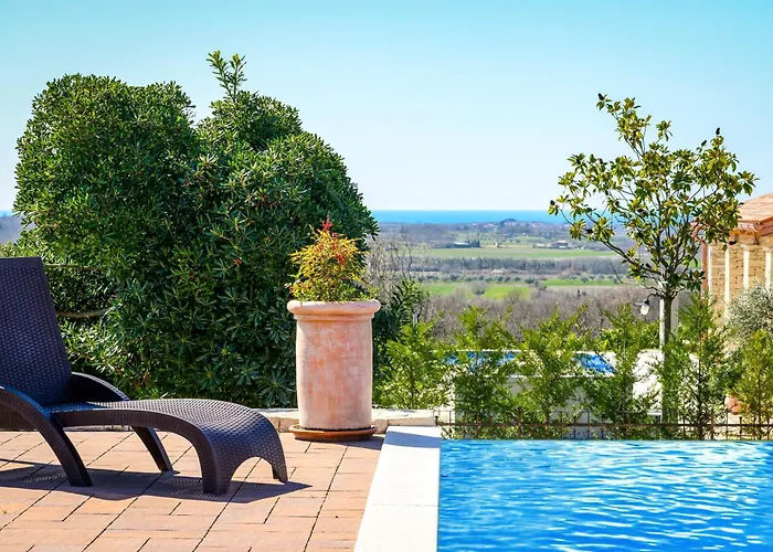 Parona With Private Pool * Vilanija