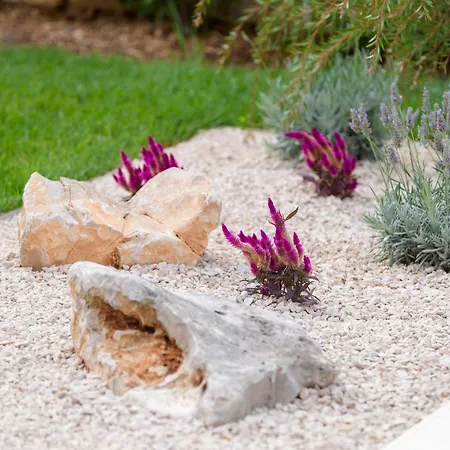 Parona With Private Pool * Vilanija