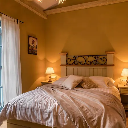 Villa Parona With Private Pool Vilanija