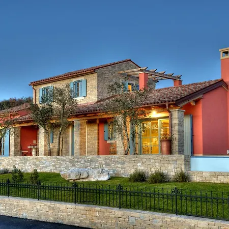 Parona With Private Pool Villa